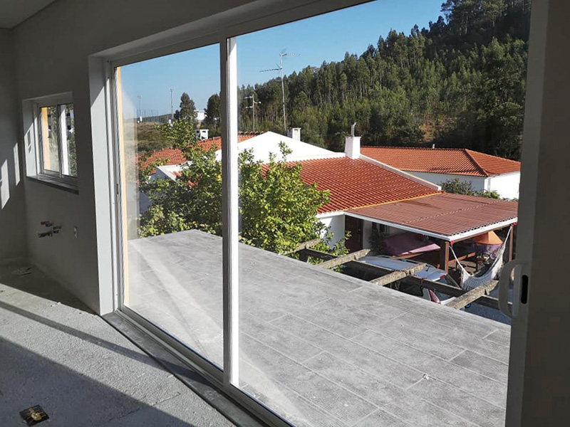 imagem de caixilharia de alumínio