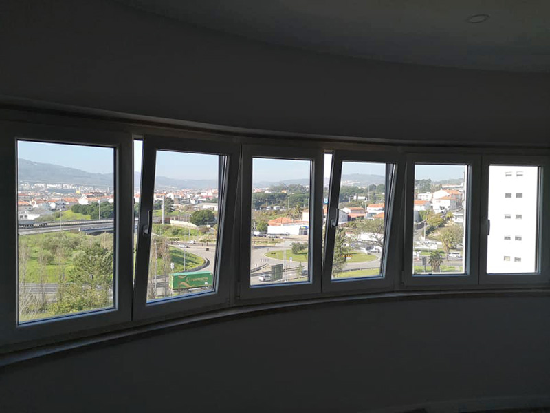 imagem de caixilharia de alumínio