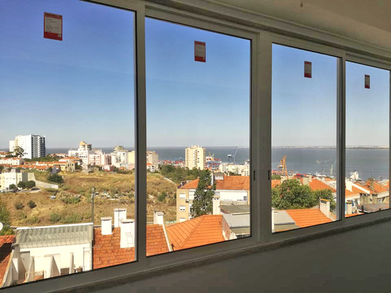 imagem de caixilharia de alumínio