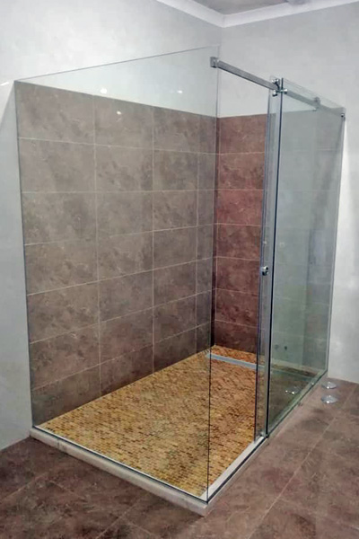 imagem de resguardo de duche para casa de banho